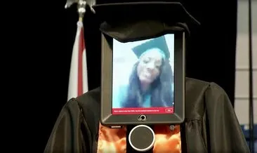 Diplomasını almaya robot yolladı