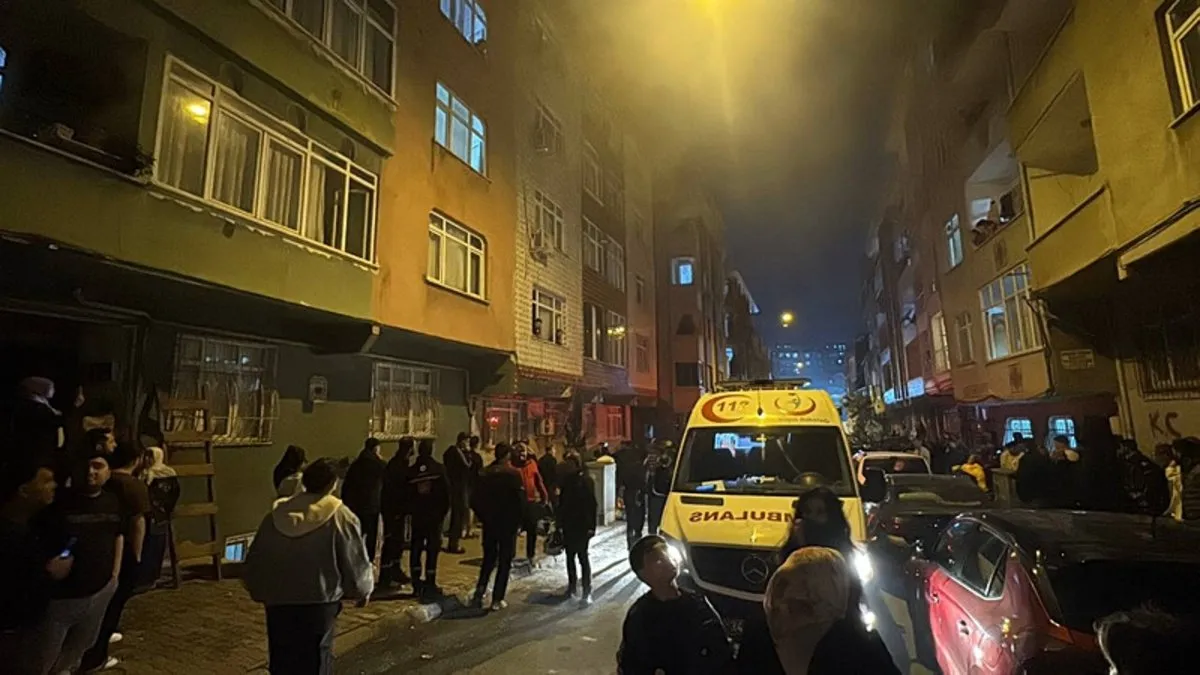 Esenler’de 5 katlı binada korkutan yangın: 15 kişi yaralandı! Esenler’de 5 katlı binada korkutan yangın: 15 kişi yaralandı!