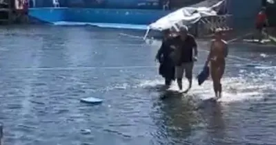 Portatif havuz patladı, okul bahçesi göle döndü! Panik anları kamerada