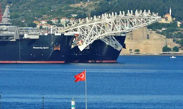 Dev gemi Çanakkale Boğazı’ndan geçti!