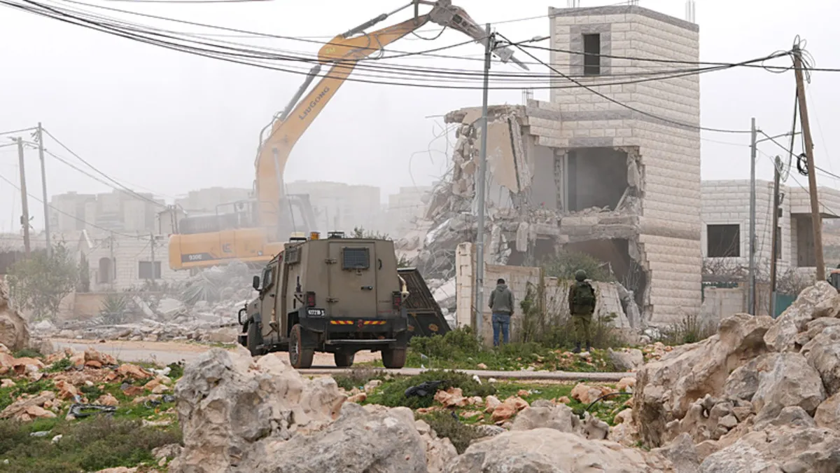 Katil İsrail Batı Şeria’da yıkıma devam ediyor Katil İsrail Batı Şeria’da yıkıma devam ediyor