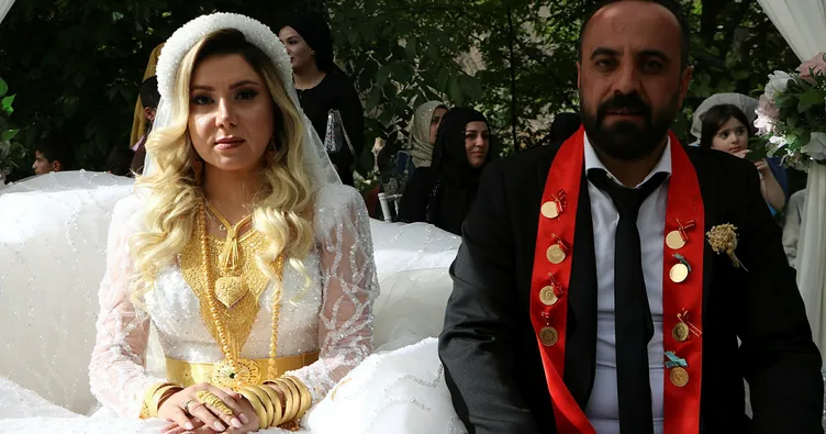 Düğünde geline 2,5 kilo altın takıldı