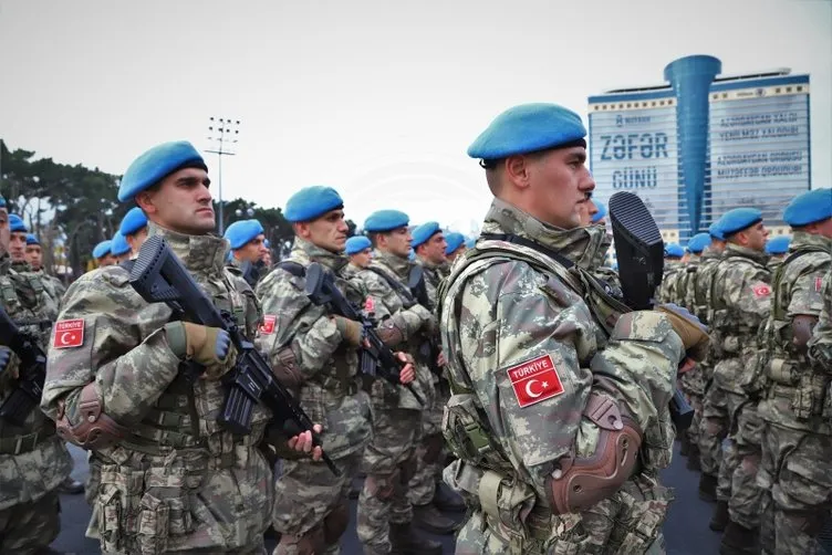 Türk askeri Azerbaycan’da! Bakü sokaklarında ’Vatan sana canım feda’ sesleri