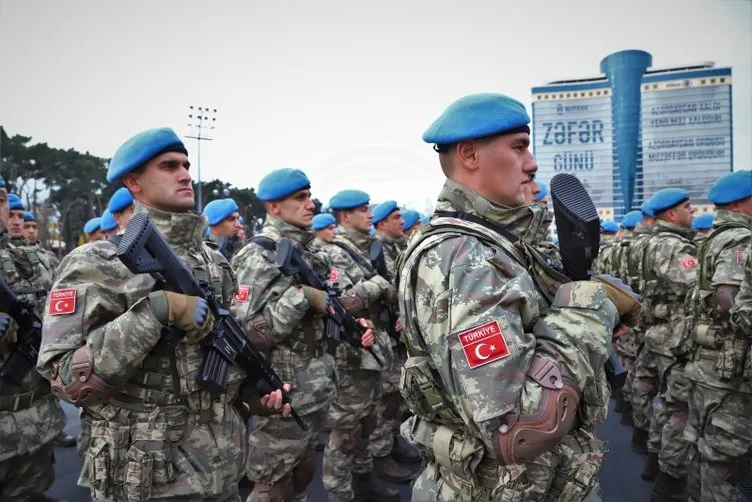 Türk askeri Azerbaycan'da! Bakü sokaklarında 'Vatan sana canım feda' sesleri