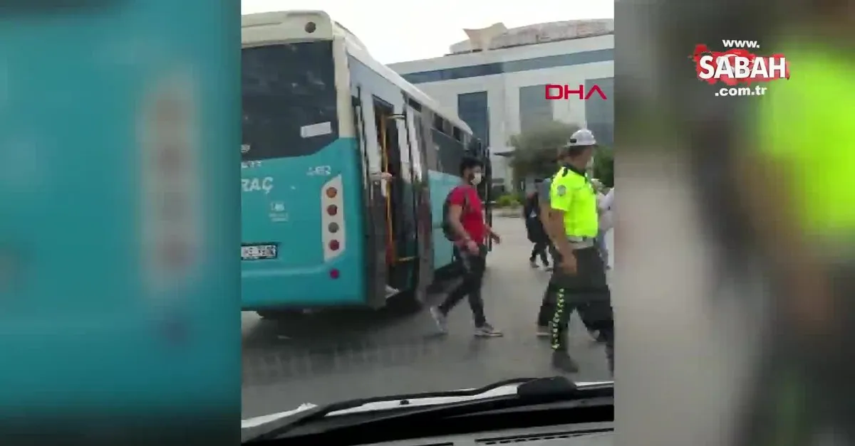 Istanbul Esenyurt Ta Tika Basa Dolu Otobus Trafikten Men Edildi Video Videosunu Izle Son Dakika Haberleri