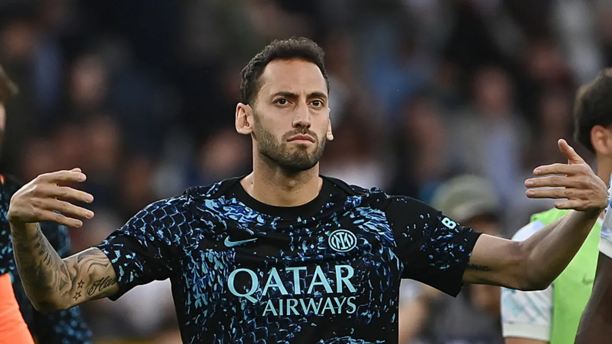 Hakan Çalhanoğlu, Inter'de bir kupa daha kazandı!