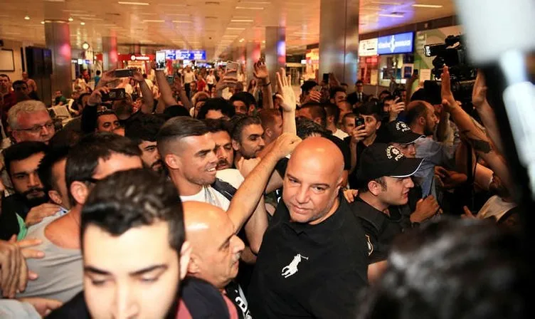 Havaalanında Beşiktaş - Galatasaray gerilimi!