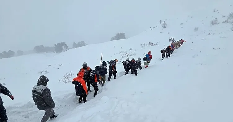 Van’da bir ev çığ altında kaldı