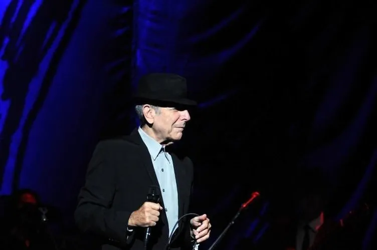 Leonard Cohen hayranlarını büyüledi