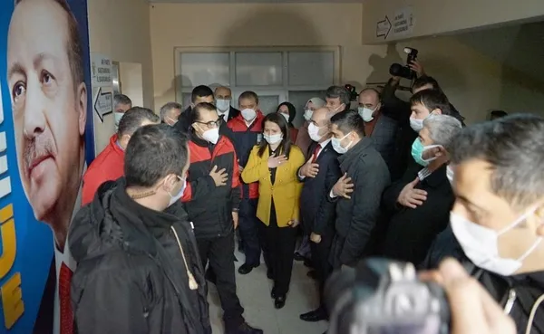 bakan-donmez-5-yil-icerisinde-kirsal-alandaki-eski-sebekelerin-yenilenmesine-agirlik-verecegiz-1613678509710.jpg