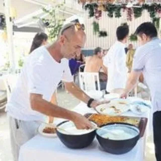 Plajda mantı partisi