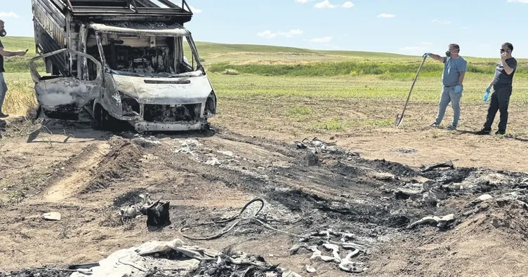 Ellerini bağlayıp ateşe verdiler