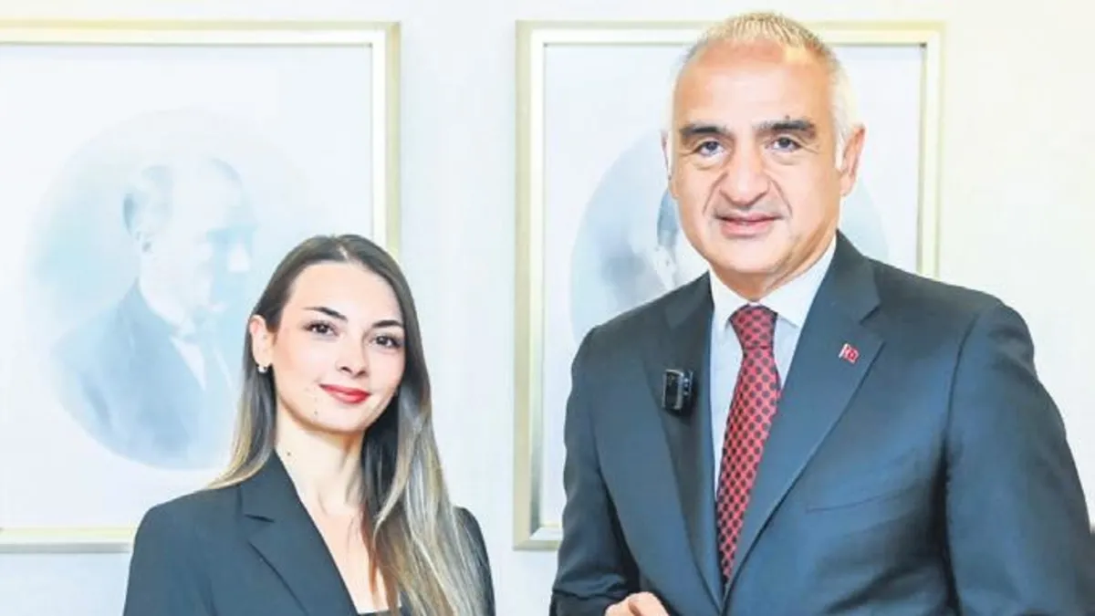 Devlet Opera ve Balesi sanatçısı Nilay Tahiroğlu, Bolşoy Tiyatrosu sahnesinde.