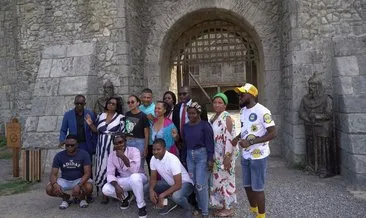 Dünyanın diğer ucundan Kuruluş Osman setine izleyici akını! Angola Mozambik’li izleyiciler Kuruluş Osman setini ziyaret etti