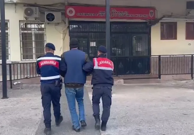 Türkiye’nin kanını donduran görüntü: Çocuğunu acımasızca döven cani baba tutuklandı!
