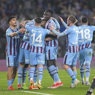 Fatih Karagümrük'ü 4-0 mağlup eden Trabzonspor Türkiye Kupası'nda finalde!