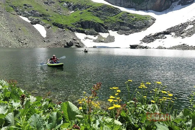 Giresun’da 2 bin 750 rakımlı buzul gölünde kano etkinliği yapıldı