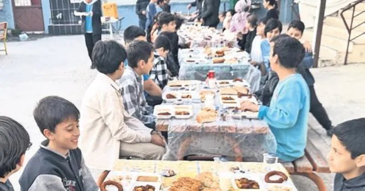 Öğrenciler iftar sofrasında buluşuyor