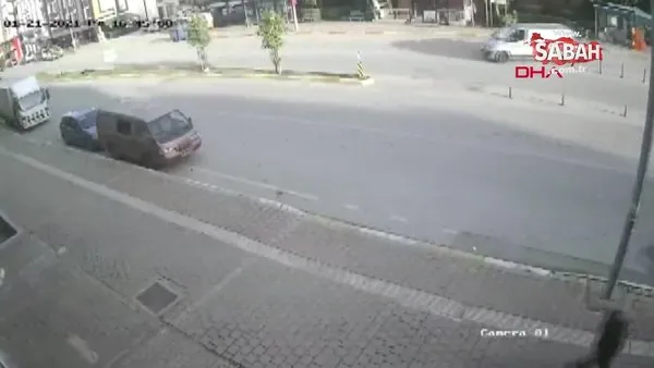 Antalya'da yaşam mücadelesi veren kuryenin trafik kazası, güvenlik kamerasında | Video
