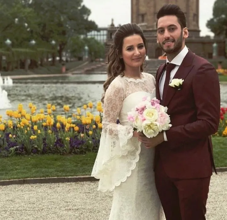 Romantik futbolcu yaptı yapacağını! Hakan Çalhanoğlu eşi Sinem’e öyle bir sürpriz doğum günü partisi hazırladı ki... ’Şanslı olduğumu bir kez daha anladım’