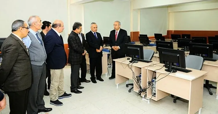 YYÜ’de ‘Bilgisayar Laboratuvarı’ açıldı