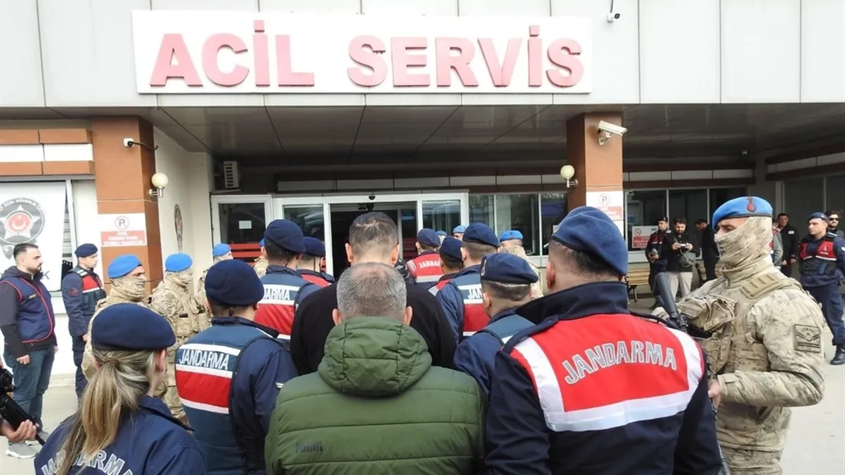 Kocaeli merkezli 5 ilde düzenlendi: Dev ‘yolsuzluk’ ve ‘rüşvet’ operasyonu! 12 tutuklama Kocaeli merkezli 5 ilde düzenlendi: Dev ‘yolsuzluk’ ve ‘rüşvet’ operasyonu! 12 tutuklama
