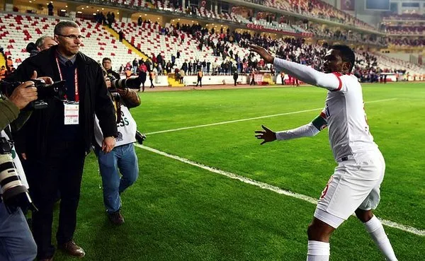 Eto'o'dan Türk bayraklı paylaşım