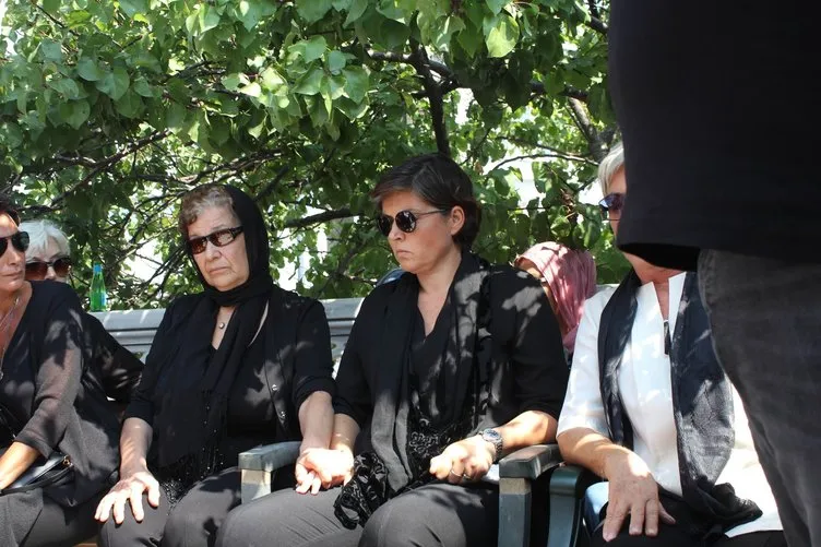 Melike Öcalan: Bebeğinin cinsiyeti erkekti