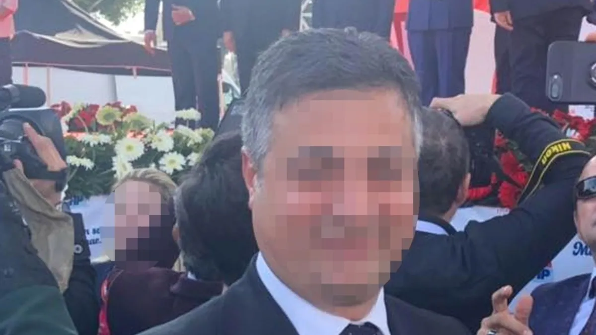Eski CHP ilçe başkanı, ‘rüşvet’ suçlamasıyla gözaltına alındı Eski CHP ilçe başkanı, ‘rüşvet’ suçlamasıyla gözaltına alındı