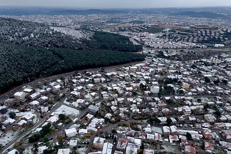 Meteoroloji ve Valilikten peş peşe uyarılar! İstanbul için kar alarmı: Bu ilçelerde yaşayanlar dikkat