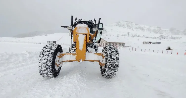 Karabük’te 2 gündür yağan kar yağışı köy yollarını olumsuz etkiledi