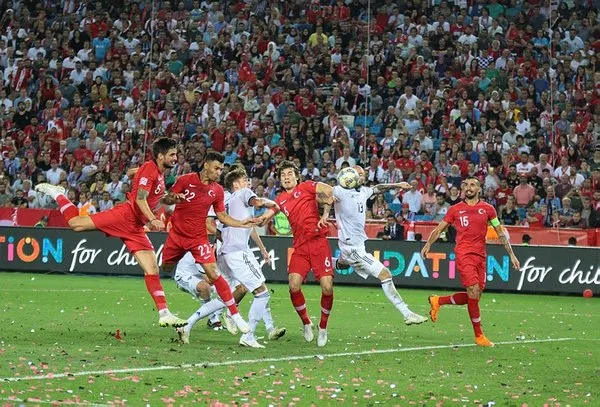 'TFF'nin aklı varsa Lucescu'yu gönderir'