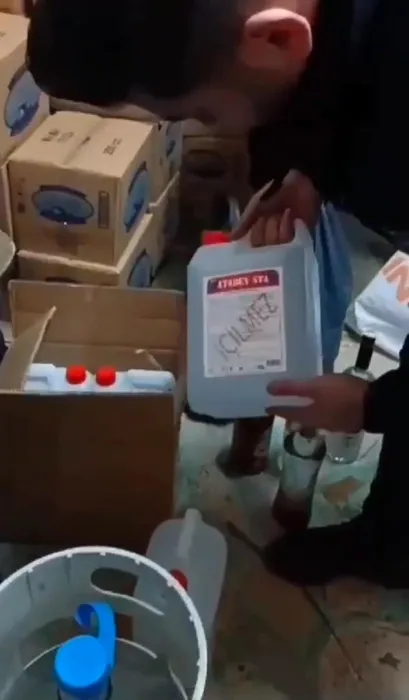 Sahte içki kabusu büyüyor! Sucu dükkanını labarotuvara çevirmişler! Damacana ve bidonlarda litrelerce...