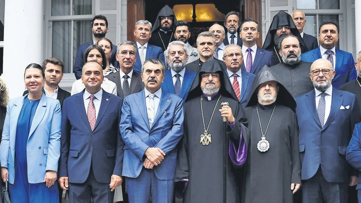 Milli Eğitim Bakanı Yusuf Tekin, Özel Bezciyan Ermeni İlköğretim Okulu ve Ortaokulu'nu ziyaret ediyor.