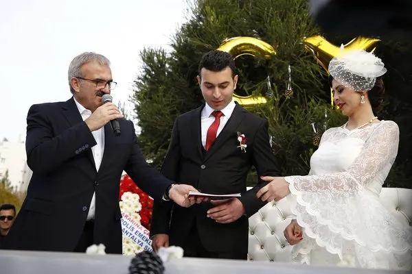 Antalya'da evlenen polis çiftin ilginç hikayesi