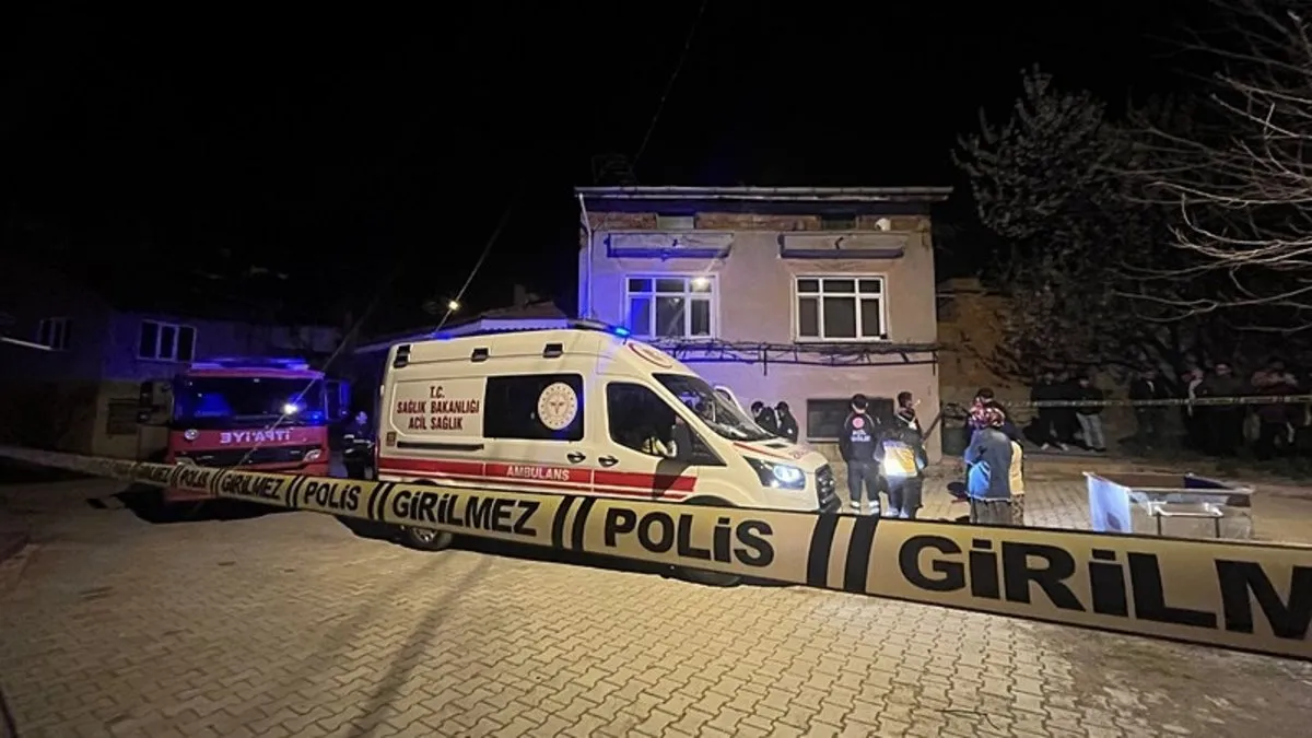 Yaşlı adam evinde yanmış halde bulundu