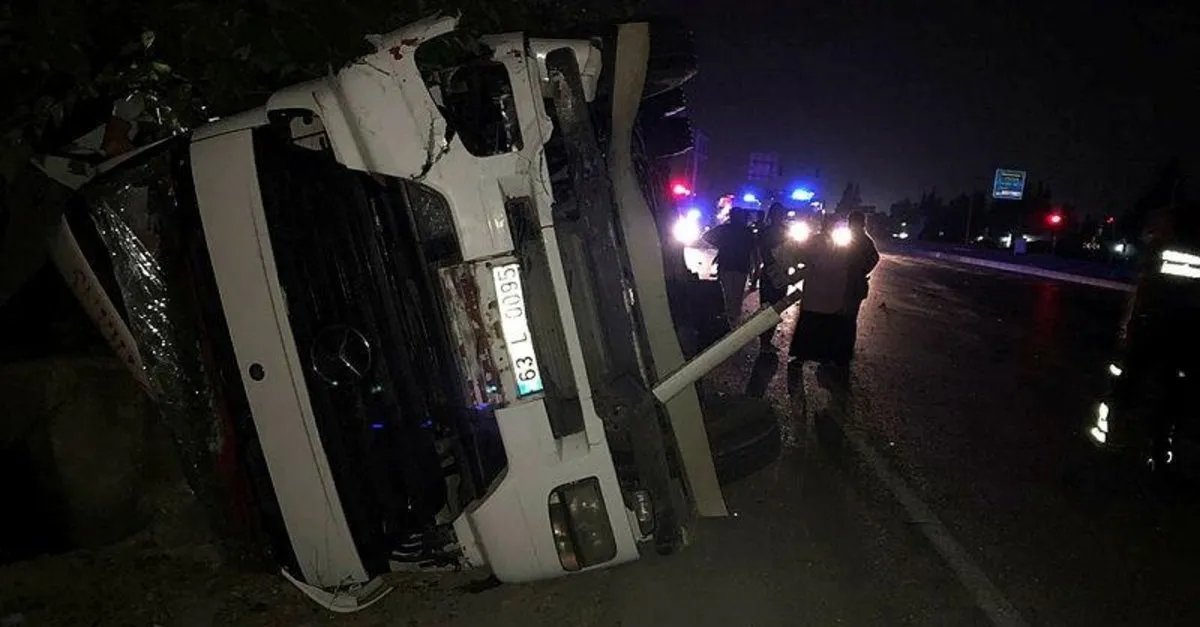 Adana'da tır otomobille çarpıştı: 1 ölü, 2 yaralı - En Son Haber
