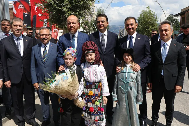bilal-erdogan-malazgirt-ve-canakkale-gelecek-bin-yilimizin-cozumlerini-sunuyor-1786624479743.jpeg