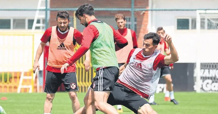 İlk hedef play-off