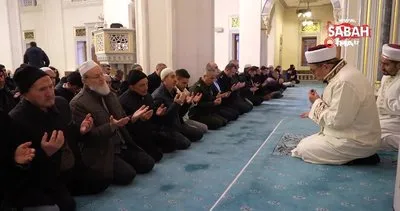 Depremde hayatını kaybedenler için sabah namazında dua edildi | Video