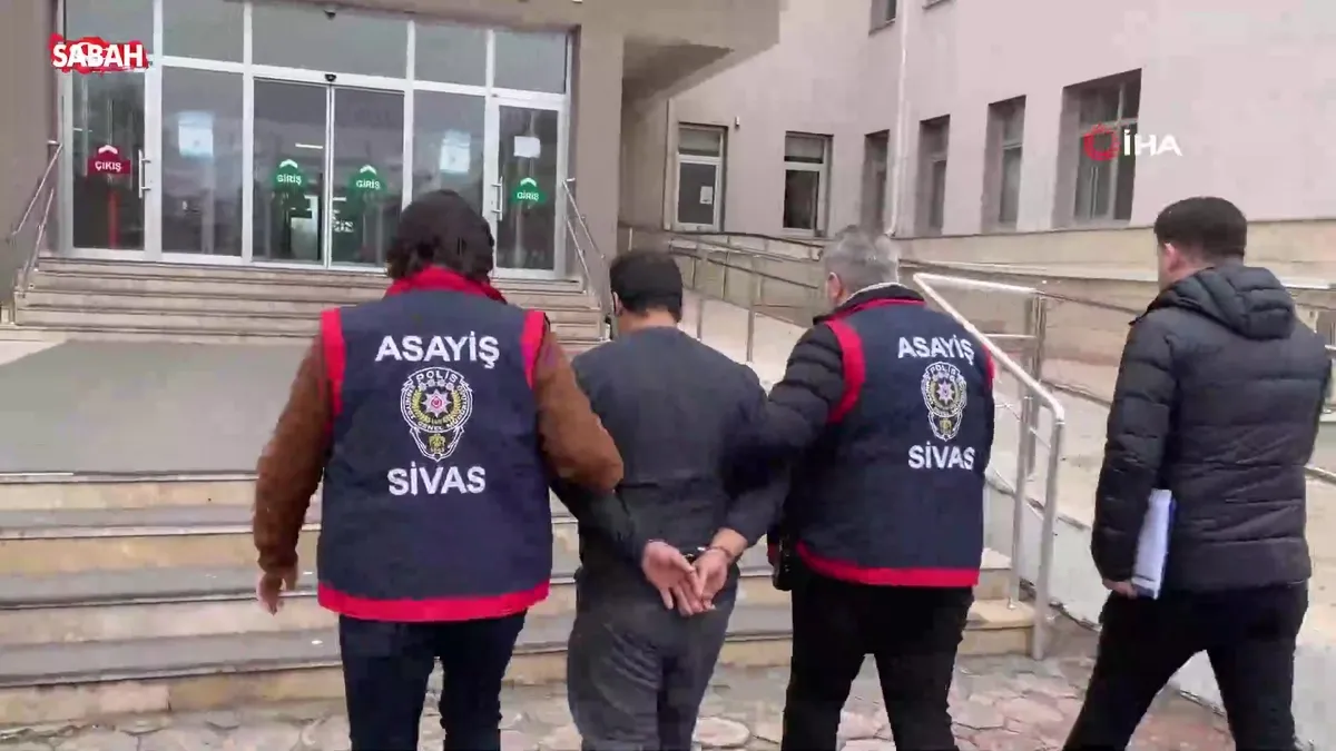 Ağabeyini öldüren cinayet zanlısı adliyeye sevk edildi | Video videosunu izle Ağabeyini öldüren cinayet zanlısı adliyeye sevk edildi | Video videosunu izle