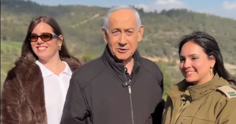 Katil Netanyahu’dan ikinci ‘ölmedim’ videosu: Çevredekilerle fotoğraf çektirdi