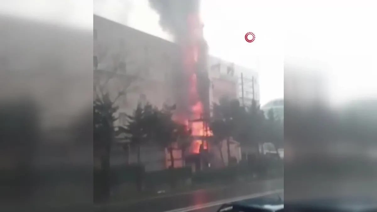 İstanbul Arnavutköy’de korkutan fabrika yangını | Video videosunu izle İstanbul Arnavutköy’de korkutan fabrika yangını | Video videosunu izle