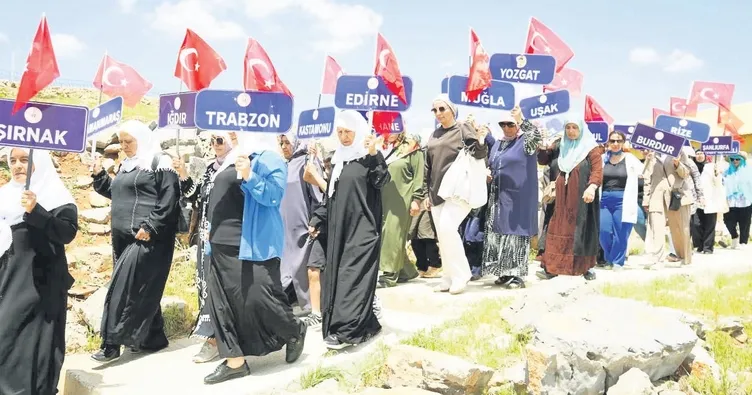Cudi’de kardeşlik bayrağı dalgalanıyor