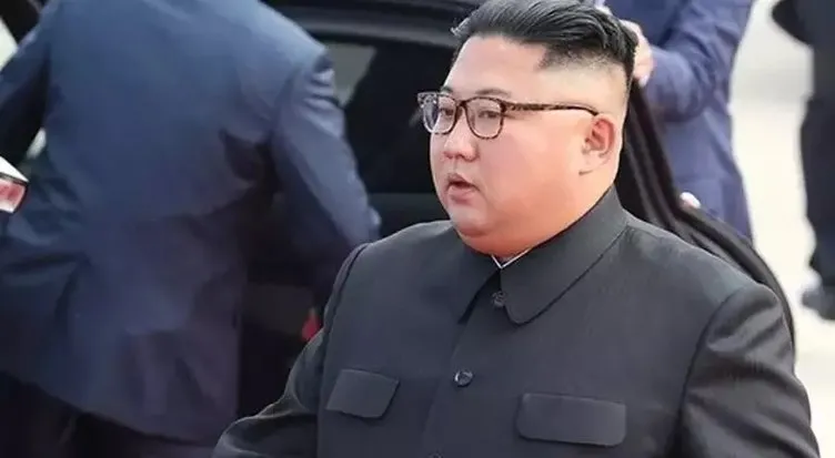 Kim Jong-un’u böyle hiç görmediniz! Daha fazla çocuk sahibi olmaları için hüngür hüngür ağladı