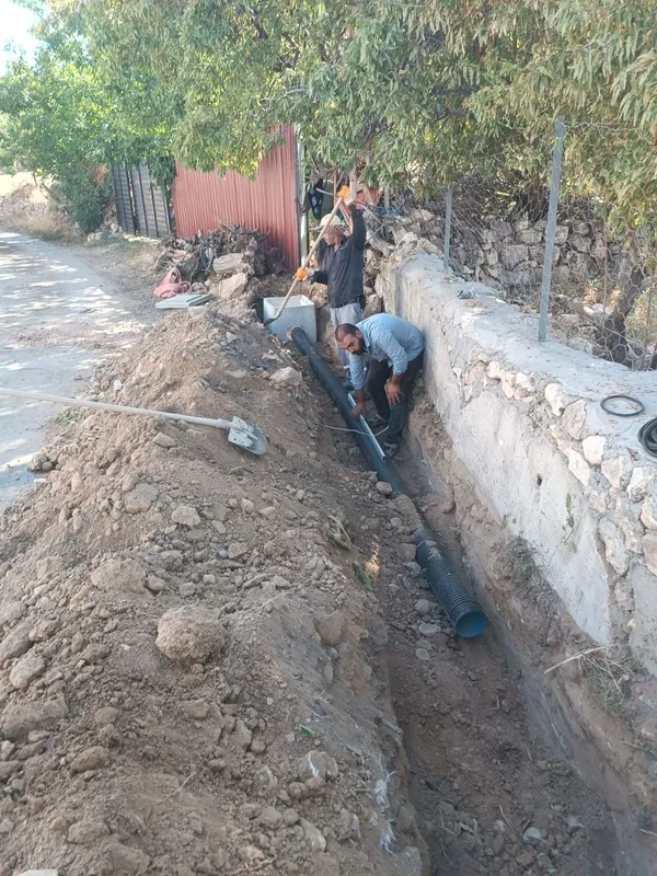 elazigda-merkez-ile-ilcelerde-su-ve-kanal-hizmetleri-calismalari-devam-ediyor-1695820050072.jpg