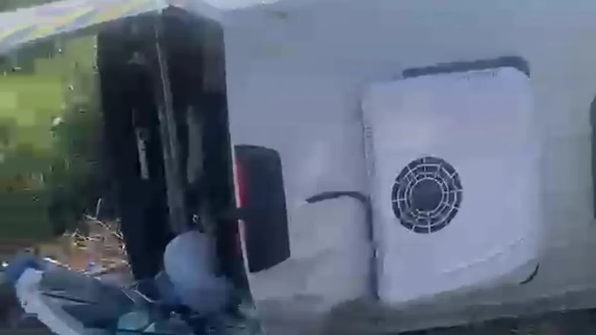 Bursa'da meydana gelen trafik kazası sonrası olay yeri inceleme çalışmaları.