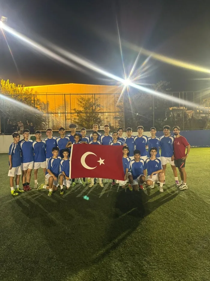 once-isciler-simdi-de-futbol-teknik-sorumlusu-kovuldu-1734347995597.jpg