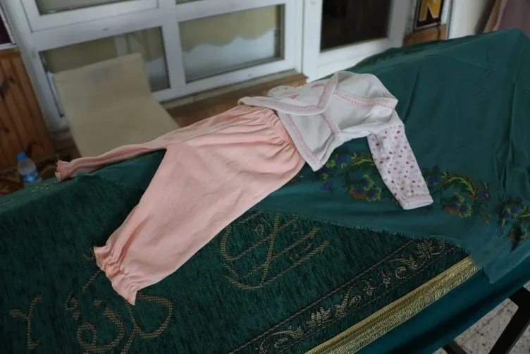 Aybüke bebek ve annesi aynı mezarlıkta toprağa verildi Aybüke bebek ve annesi aynı mezarlıkta toprağa verildi