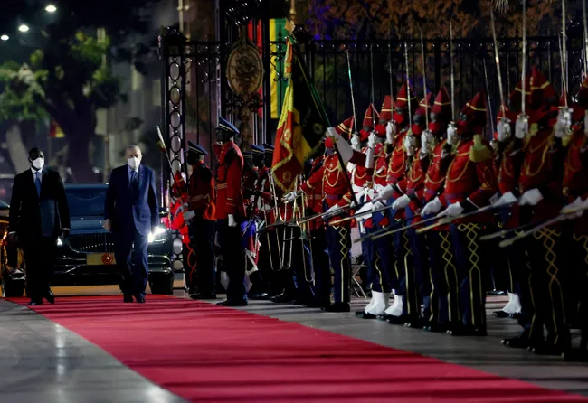 baskan-erdogan-senegalde-resmi-torenle-karsilandi-1645475104530.jpg Başkan Erdoğan, Senegal’de resmi törenle karşılandı